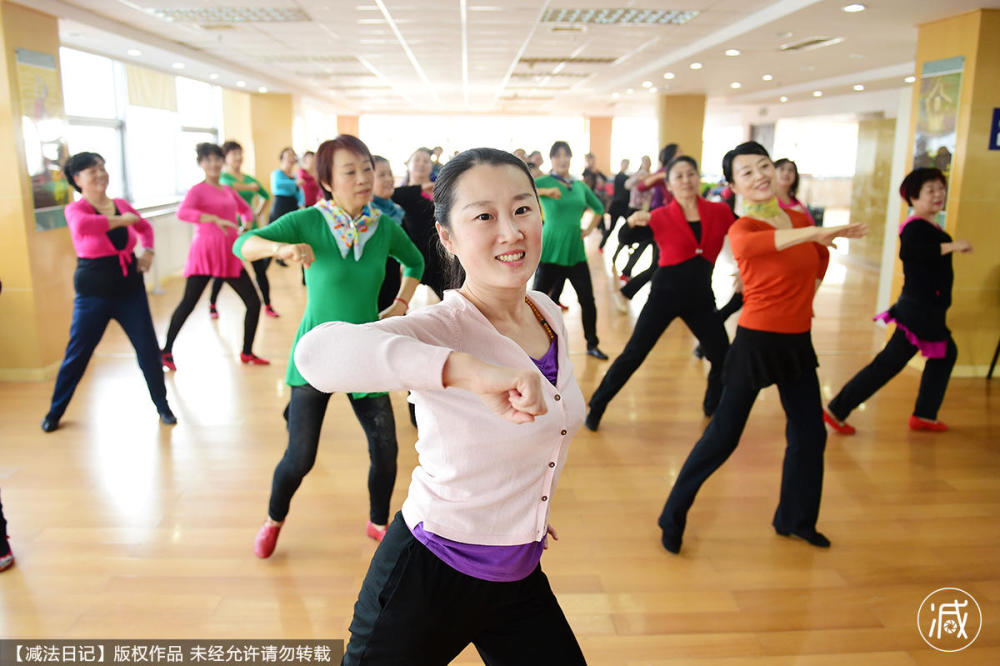 80后广场舞教练:她的工作就是教大妈跳广场舞
