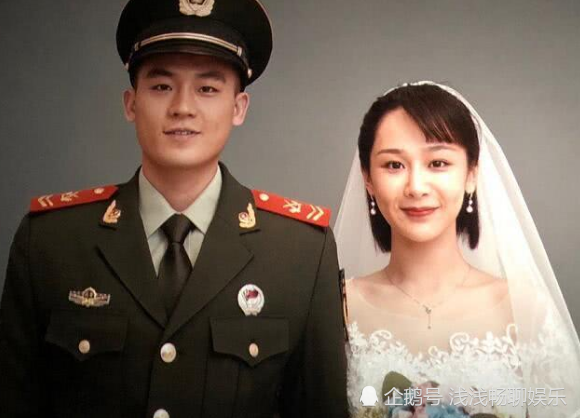 穿军装拍婚纱照_穿军装拍婚纱照姿势