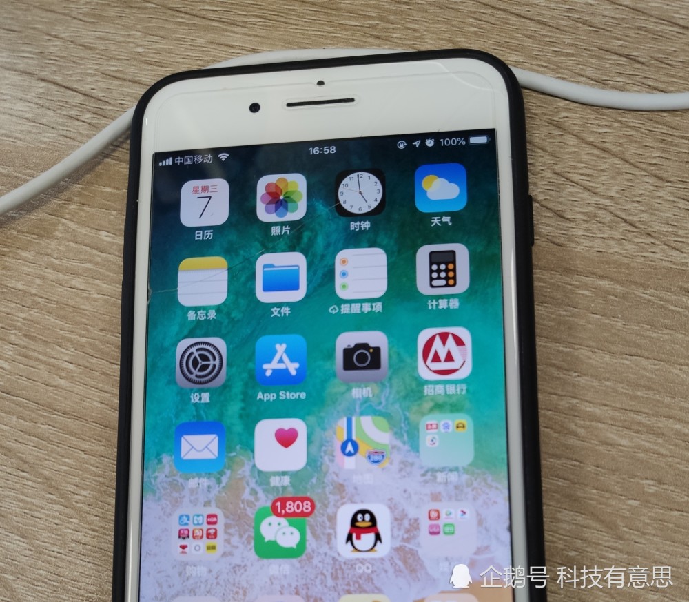 本想等苹果5g 现在看着手里的iphone8p 愿望落空