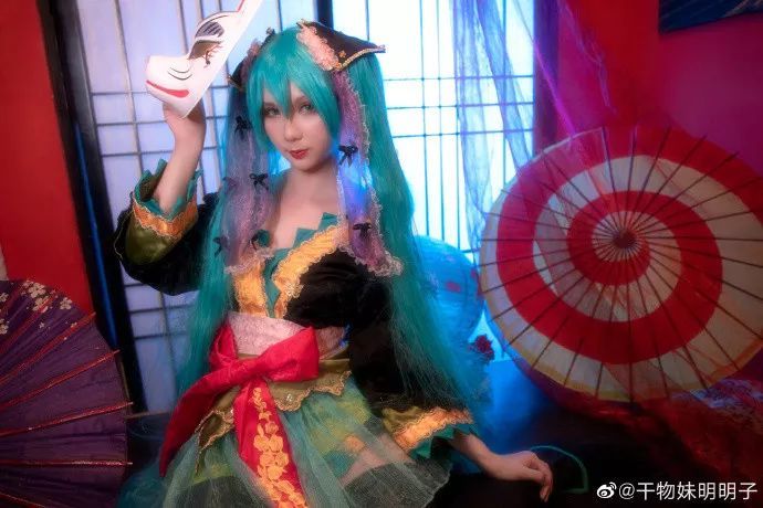 干物妹明明子 x 花魁初音未来