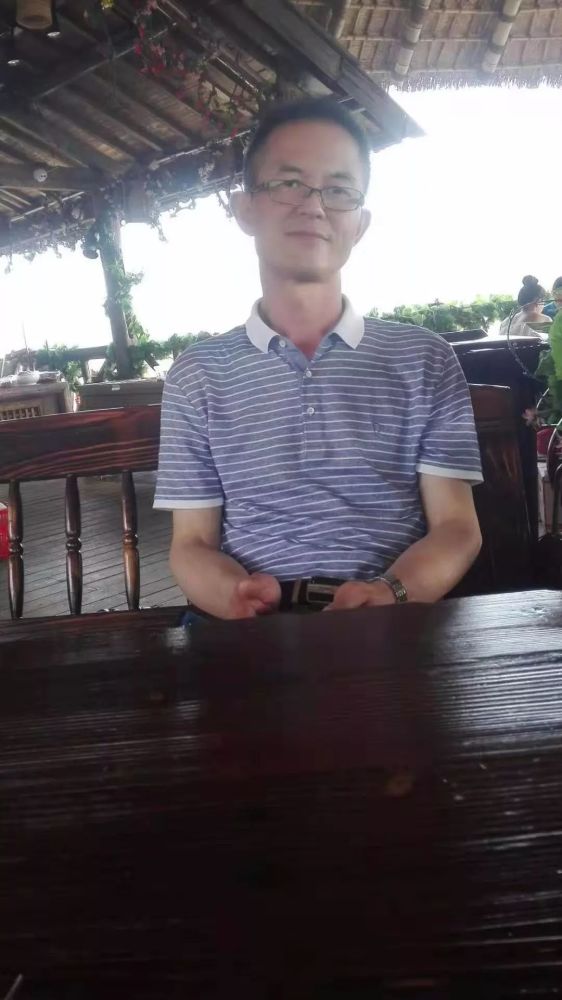 我俩在同一个早晨下种,傍晚下班再去看时,宋哥的种子已全部不翼而飞.