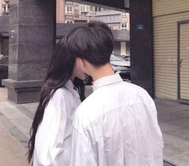 唯美情侣头像:他是太阳他会发光,我伸手拥抱他会让我受伤!