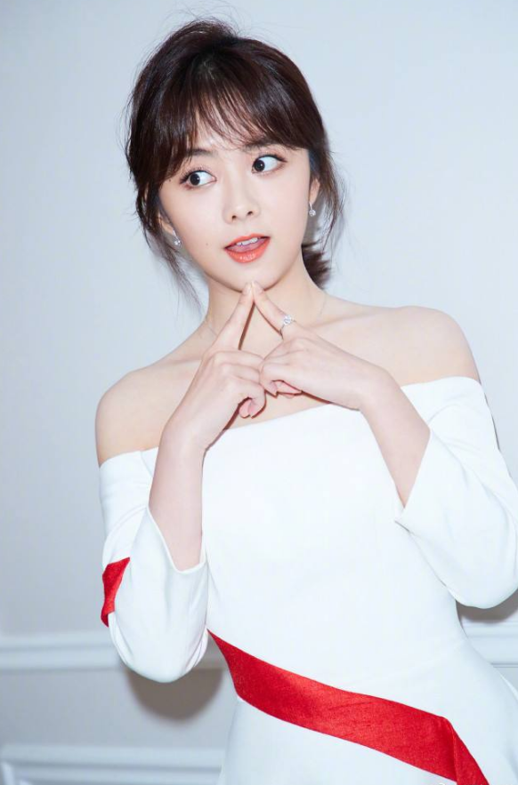 本以为沈月穿婚纱够美了,看到谭松韵穿婚纱:妈,我要娶