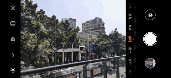 10倍变焦版拍出来的字体更加坚实,而华为p30 pro的字体则有点虚,泛白