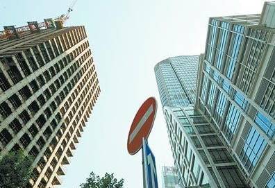 房价又抬头？！多地政策再收紧 楼市接下来怎么走...