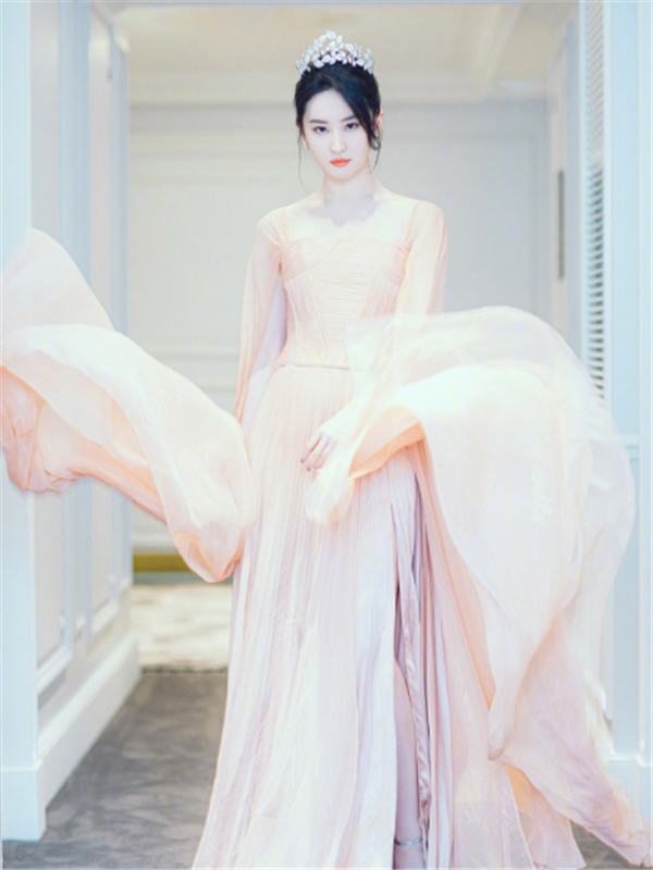 五位女星的"礼服裙":刘亦菲仙气,宋雨琦可爱!最惊艳的