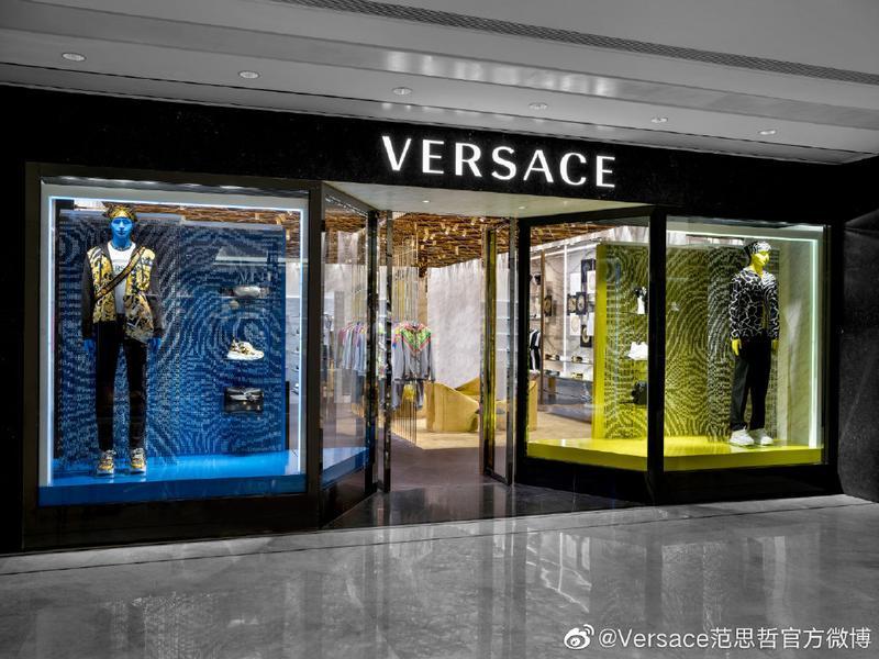 摩拳擦掌全力主攻中国市场之际,意大利奢侈品牌范思哲versace却在今天