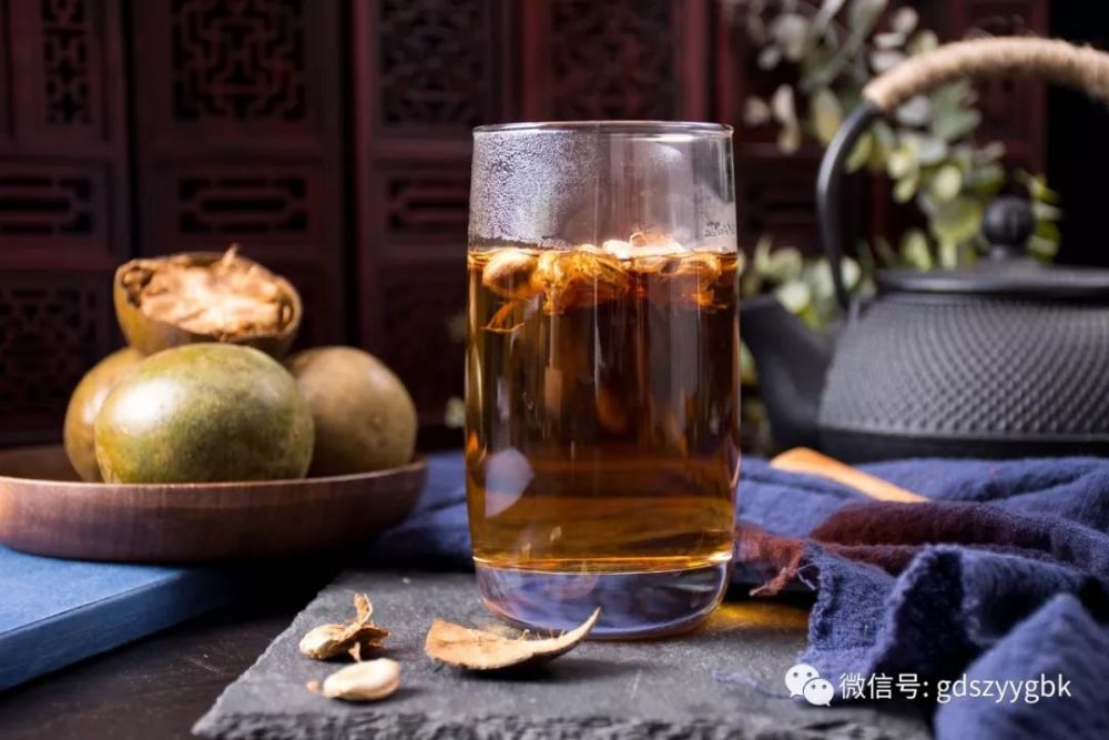 令人汗出不止,口干舌燥,这时候来一杯清凉茶饮——罗汉果茶再好不过了
