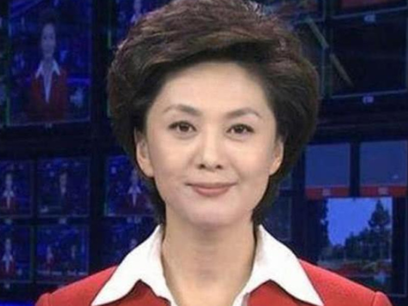 她是最美央视主持人,素颜回村依然气质十足,如今46岁长成这样