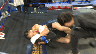 连续三次终结,不是ko就是降服,格斗美女创下mma五连胜