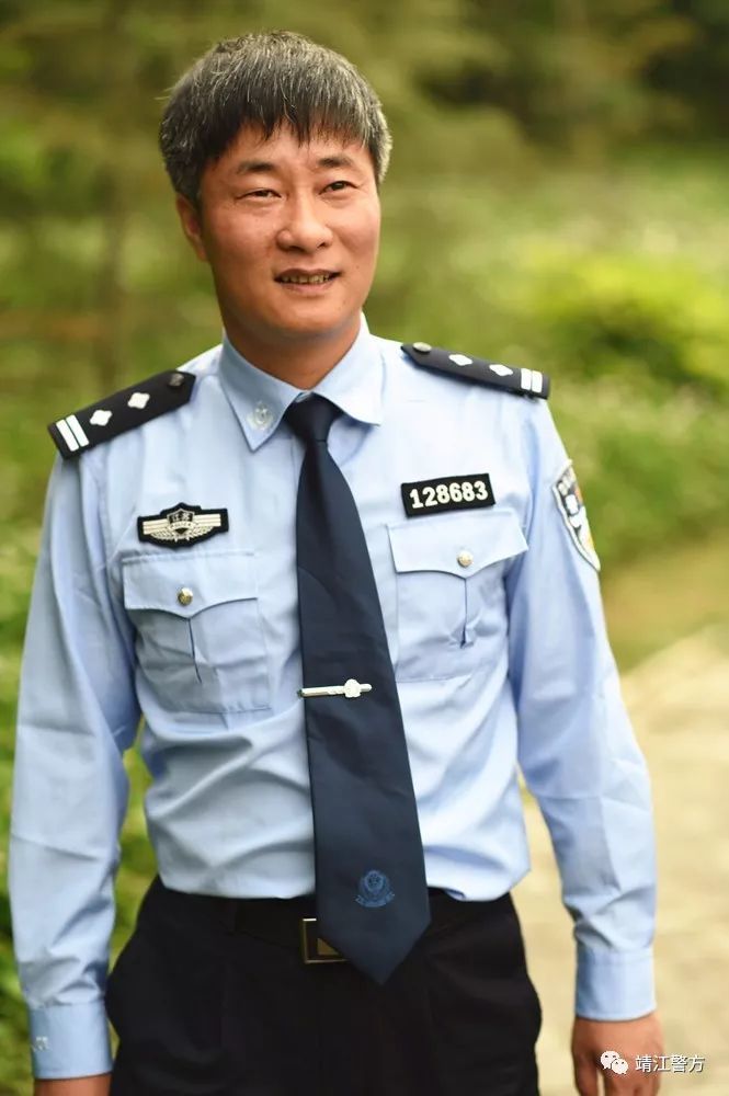 这位全国特级优秀民警 是 吹 出来的 看点快报