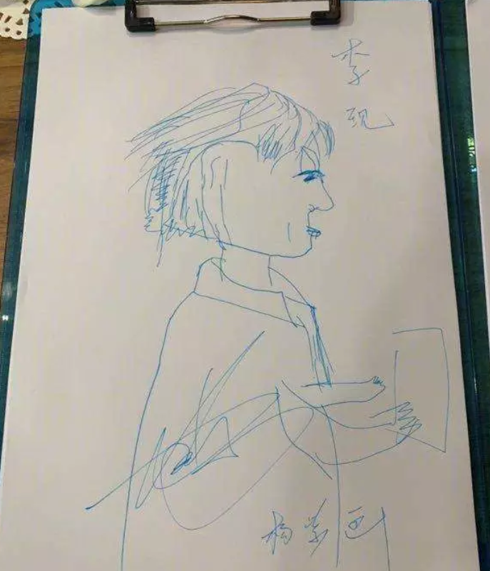 不得不说,杨紫的画画风格也太搞笑了吧,最下边还签了个名呢,对此网友