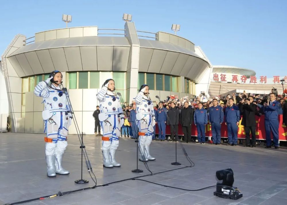 神舟十七号载人飞船发射取得圆满成功 我国载人航天工程发射任务实现30战30捷 腾讯新闻