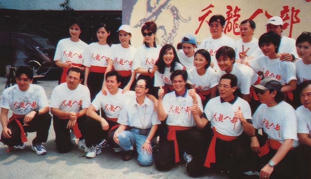 天龙八部私服发布网97版《天龙八部》幕后花絮：乔峰剔牙、阿朱搞怪、神仙姐姐秀肌肉