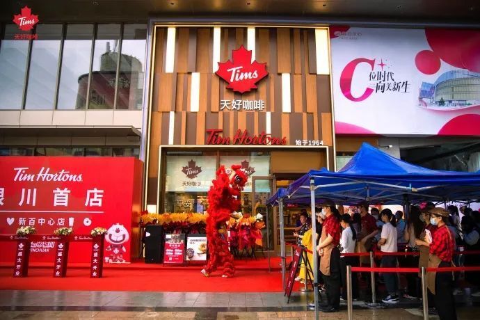 Tiffany成都太古里店遭遇不幸，店铺被砸事件深度解析