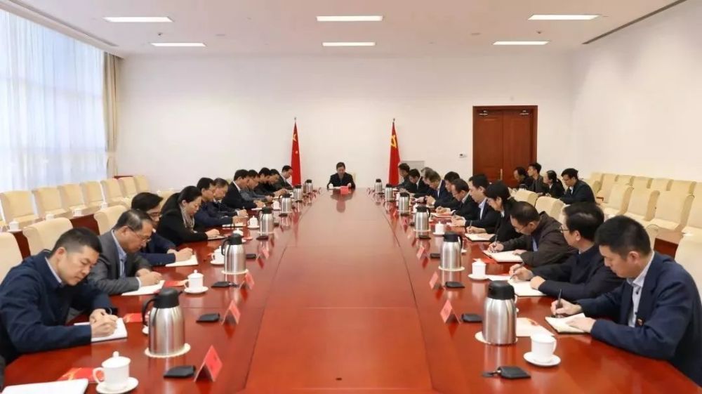 市委领导正开会一企业副总打瞌睡 被责令当场起立检讨