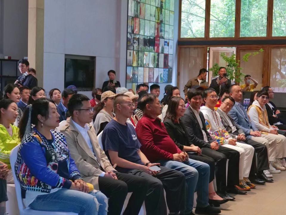 “融-自然之镜”艺术展盛大开幕 探讨人与自然和谐共生_腾讯新闻