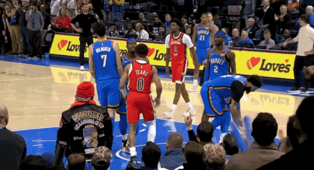 NBA官宣罰單：雷霆多爾特與鵜鶘費爾斯因爆發衝突 均罰款25000美元 - 