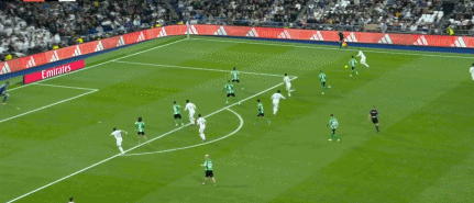 21歲超星帽子戲法，一戰比肩兩大傳奇，皇馬5-1復仇貝蒂斯奪4連勝 - 