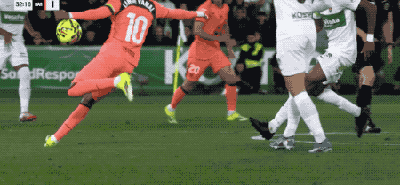 浪費8個機會+三中門框！11.1億衛冕冠軍仍3-1升班馬 16戰15勝 - 