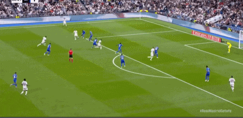 由于曼城的阵地战打法,哈兰德这种"进击的巨人"只能趴在战壕里,所以他