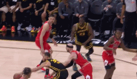 库里右脚踝90度外掰扭伤4画面回顾过程不幸之中有一万幸