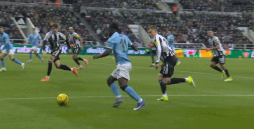 超值？6500萬鎊新援帶飛曼城！加盟前2場造3球+蟬聯MVP，創17年神跡 - 