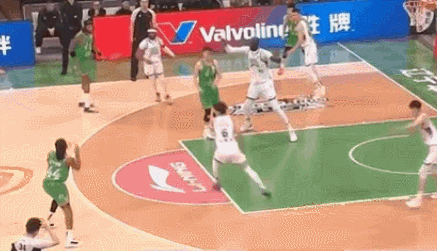 威爾斯26+4獻關鍵罰球！遼寧險勝寧波避連敗 付豪16+10馬丁14分 - 