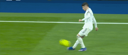 21歲超星帽子戲法，一戰比肩兩大傳奇，皇馬5-1復仇貝蒂斯奪4連勝 - 