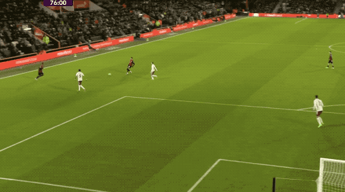 3-2！中衛送大禮後化身前鋒破門 鐵腰梅開二度 12.9億豪門強勢5連勝 - 