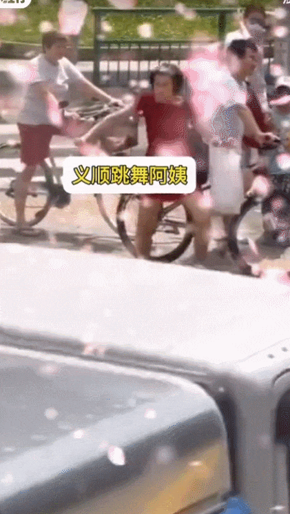 新加坡，東南亞人自己的佛羅里達州！地鐵晾衣服、內褲佔座、大街上裸奔... - 