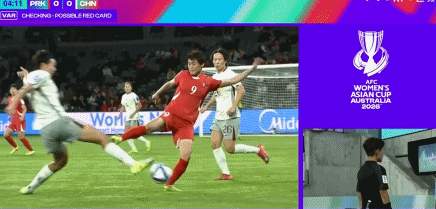 女足亞洲杯巨大爭議！金成慶蹬踏逃紅，邵子欽險受傷，名記開炮 - 