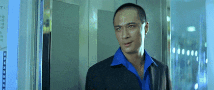 第三年,还是被淘汰.因为用力过猛,成了斗鸡眼.