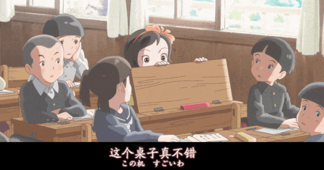 哪知小豆豆把身子探出巴,招呼那些街头艺人过来,全班都一窝蜂跑去看