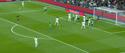 21歲超星帽子戲法，一戰比肩兩大傳奇，皇馬5-1復仇貝蒂斯奪4連勝 - 