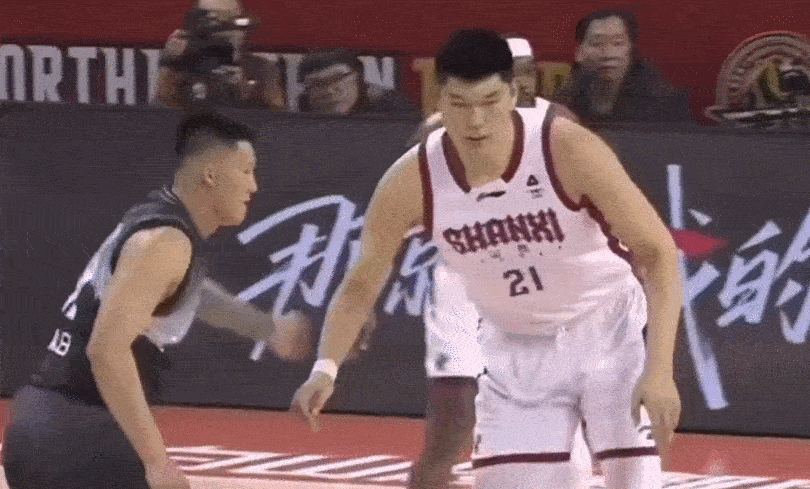 CBA開罰單：曾繁日擊打對手襠部，停賽2場罰款10萬元 - 