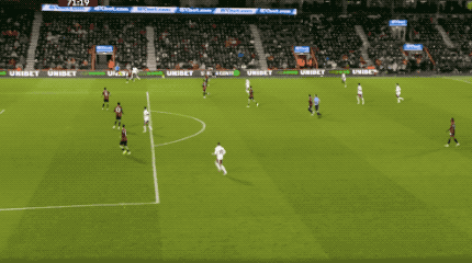 3-2！中衛送大禮後化身前鋒破門 鐵腰梅開二度 12.9億豪門強勢5連勝 - 