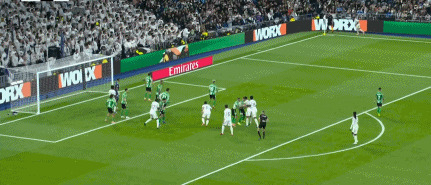 21歲超星帽子戲法，一戰比肩兩大傳奇，皇馬5-1復仇貝蒂斯奪4連勝 - 