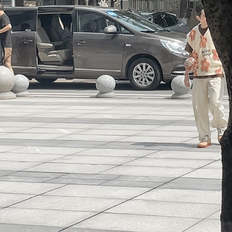 萧敬腾求婚后首露面，携未婚妻录节目，50岁林有慧穿着宽松肚子凸起-萧敬腾?