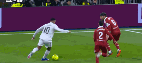 西甲：皇馬2-0十人塞維利亞！距巴薩1分 姆巴佩年度59球+平C羅紀錄 - 