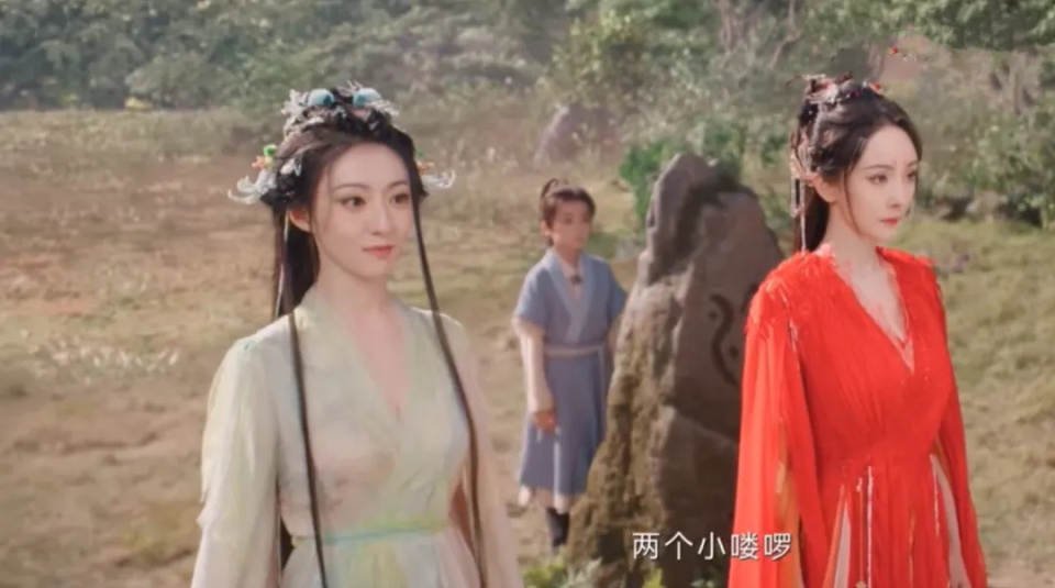 胡连馨还能火吗？《狐妖小红娘》美上热搜，剧外却剪了个微商头_腾讯新闻