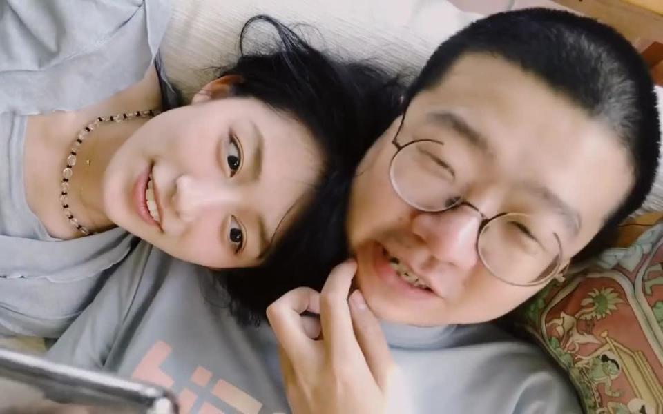 李诞否认新恋情：离婚3年，充满争议的前妻黑尾酱“销声匿迹”？_腾讯新闻