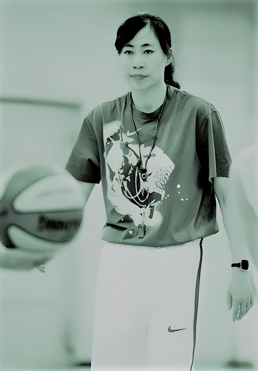 女篮名将王芳:退役后官至副厅级,儿子和弟媳都是篮球国手