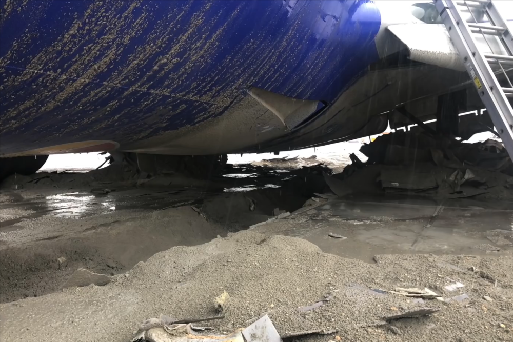 不可思议的"阻拦床",机场跑道一压就碎,确定不是豆腐渣工程?_腾讯新闻