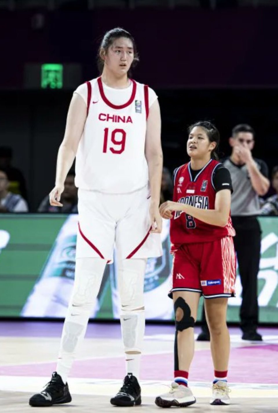 2米20女姚明火到国外!美媒感慨张子宇不可阻挡:她是女篮的奥尼尔