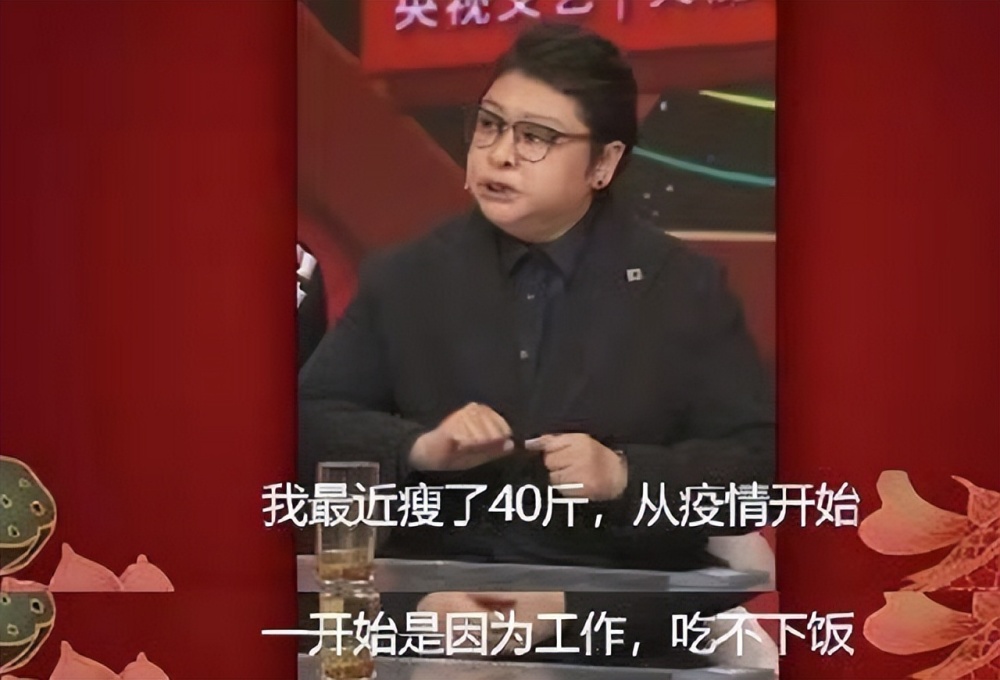 52岁音乐家可靠李泉喜当爹，儿子大耳朵抢镜，父子两人手势一模一样高三上册英语课本人教版