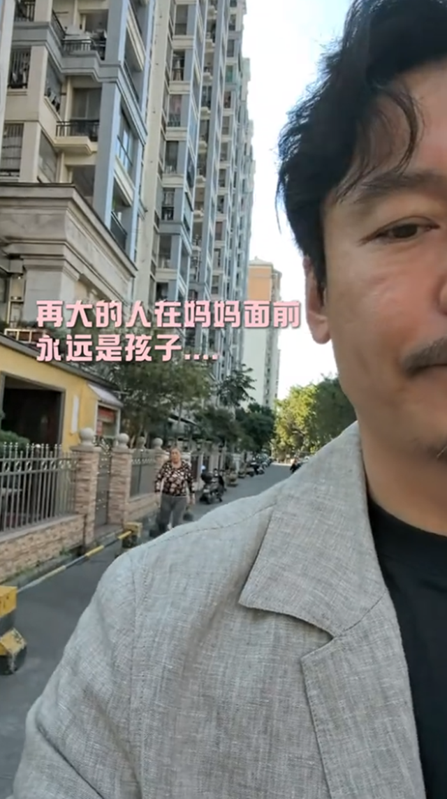 王东与第三任妻子离婚，要养仨孩子，大儿子随地小便生活不能自理_腾讯新闻