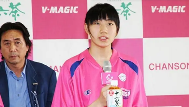 原名李阴阳,曾是中国女篮的内线主力,也是