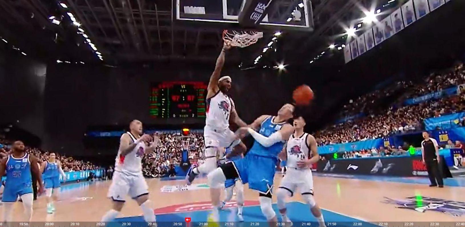 北京遭絕殺揪出最大罪人！拿600萬半場1分，被人隔扣惱羞成怒+吃T - 