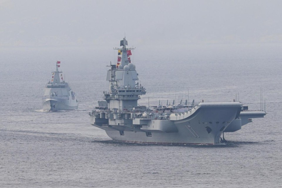 福建舰战斗状态连夜南下，赶在国庆前刷号服役？_腾讯新闻